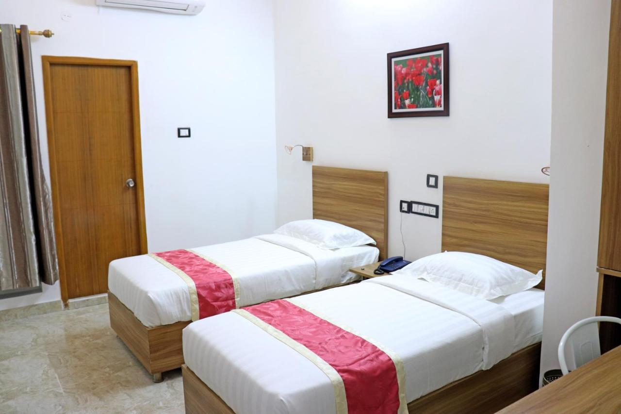 Gulnaar Guest House Chennai Esterno foto
